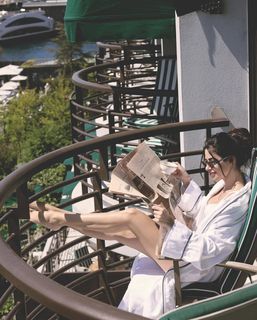 Nesrin Cavadzade feet photo thumbnail