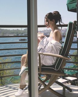 Nesrin Cavadzade feet photo thumbnail