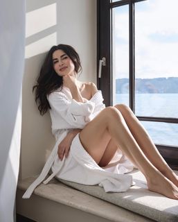 Nesrin Cavadzade feet photo 4