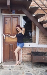 Nesrine Tafesh feet photo thumbnail