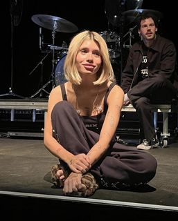 Nessa Barrett feet photo 13