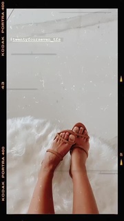 Neta Alchimister feet photo thumbnail
