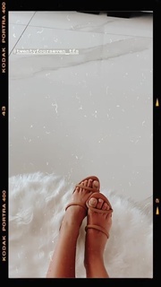 Neta Alchimister feet photo thumbnail