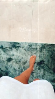 Neta Alchimister feet photo thumbnail