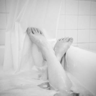Neva Leoni feet photo 9