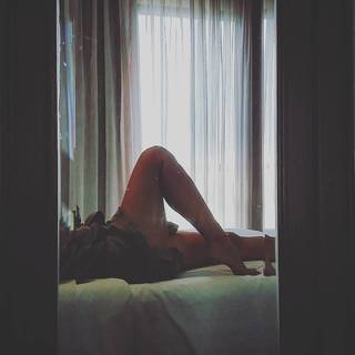 Neva Leoni feet photo 4