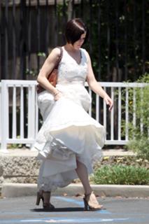 Neve Campbell feet photo thumbnail