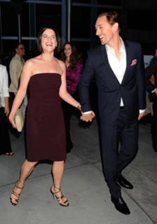 Neve Campbell feet photo thumbnail