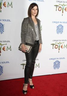 Neve Campbell feet photo thumbnail