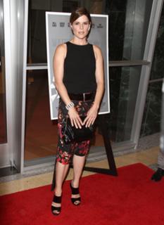 Neve Campbell feet photo thumbnail