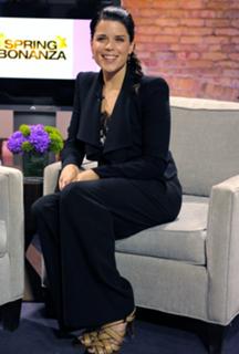 Neve Campbell feet photo thumbnail