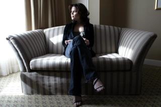 Neve Campbell feet photo thumbnail