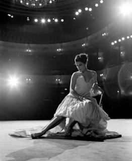 Neve Campbell feet photo thumbnail