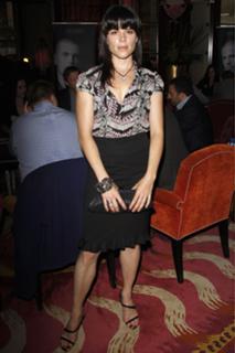 Neve Campbell feet photo thumbnail