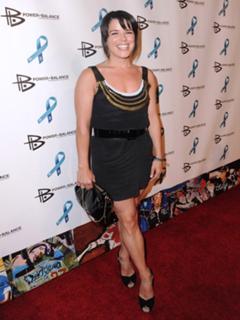 Neve Campbell feet photo thumbnail