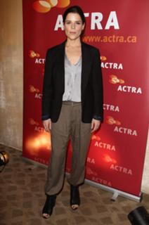Neve Campbell feet photo thumbnail