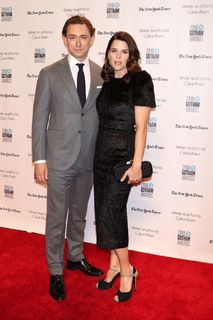 Neve Campbell feet photo thumbnail