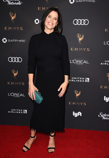 Neve Campbell feet photo thumbnail