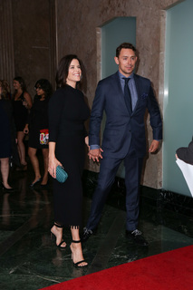 Neve Campbell feet photo thumbnail