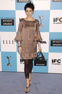 Neve Campbell feet photo thumbnail