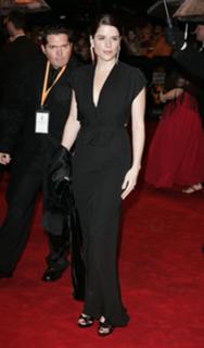 Neve Campbell feet photo thumbnail