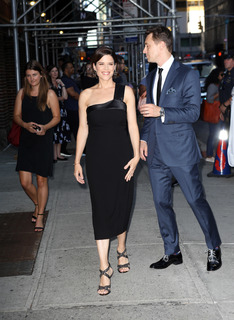 Neve Campbell feet photo thumbnail