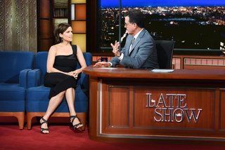 Neve Campbell feet photo thumbnail