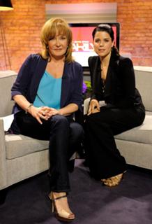Neve Campbell feet photo thumbnail