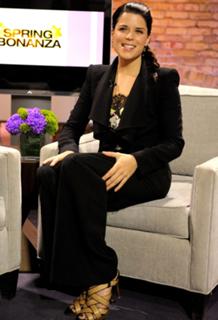 Neve Campbell feet photo thumbnail
