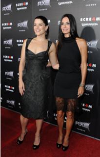 Neve Campbell feet photo thumbnail