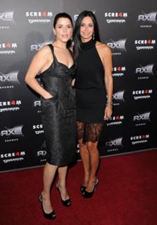 Neve Campbell feet photo thumbnail