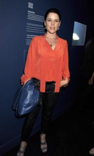 Neve Campbell feet photo thumbnail