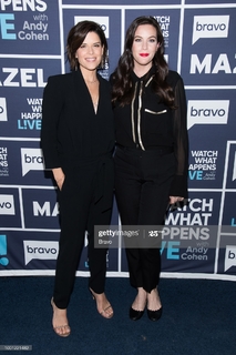 Neve Campbell feet photo thumbnail