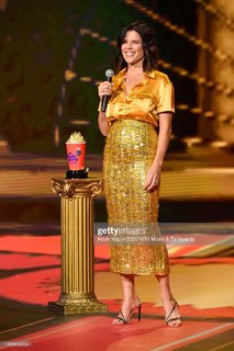 Neve Campbell feet photo thumbnail