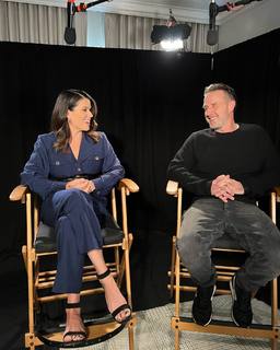 Neve Campbell feet photo thumbnail