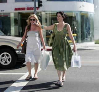 Neve Campbell feet photo thumbnail