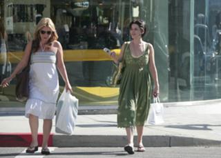 Neve Campbell feet photo thumbnail