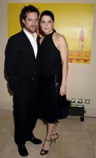 Neve Campbell feet photo thumbnail