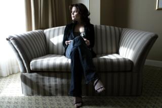 Neve Campbell feet photo thumbnail