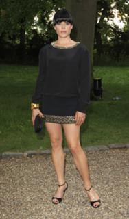 Neve Campbell feet photo thumbnail