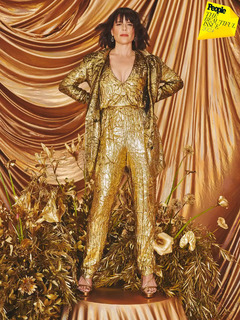 Neve Campbell feet photo thumbnail