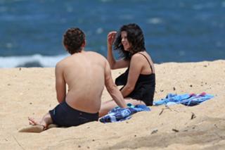 Neve Campbell feet photo thumbnail