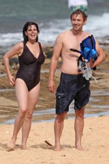 Neve Campbell feet photo thumbnail