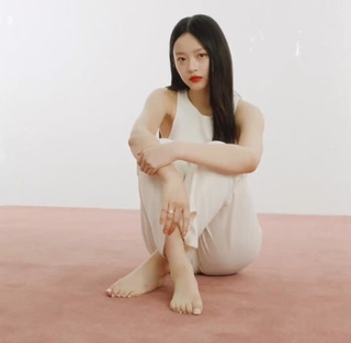 Ngoc Han Pham feet photo thumbnail