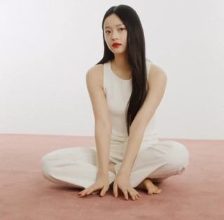 Ngoc Han Pham feet photo thumbnail