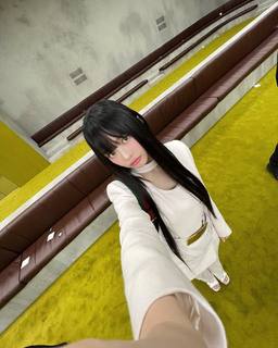 Ngoc Han Pham feet photo thumbnail