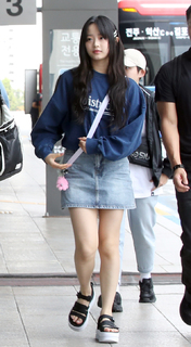 Ngoc Han Pham feet photo thumbnail