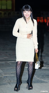 Ngoc Han Pham feet photo thumbnail