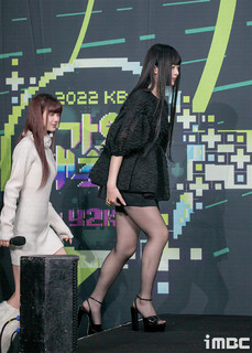 Ngoc Han Pham feet photo thumbnail