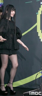 Ngoc Han Pham feet photo thumbnail